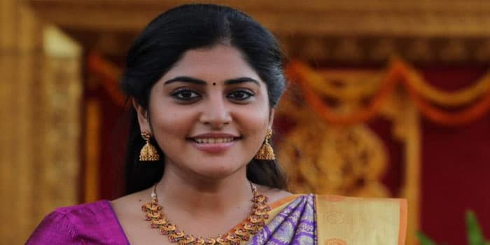 காதலை வெளிப்படையாக சொன்ன வாரிசு நடிகர்.. முற்றுப்புள்ளி வைத்த மஞ்சிமா மோகன்
