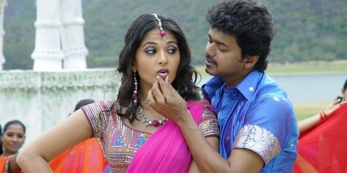 விஜய் கிள்ளிய 6 நடிகைகளின் உதடுகள்.. ஓஹோ! அதனாலதான் இன்சூரன்ஸ் எடுக்கிறார்களா?