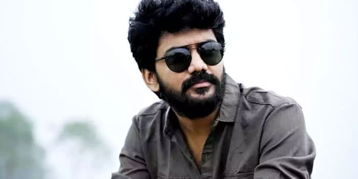 ஹாலிவுட் பட கதையில் உருவாகும் கவினின் டாடா பட போஸ்டர்.. கைப்பிடித்து தூக்கிவிடும் பா.ரஞ்சித்