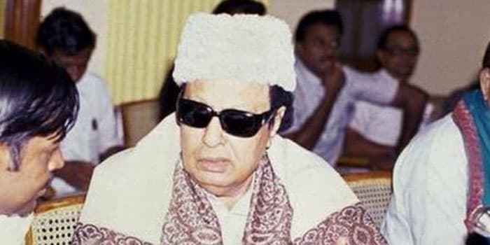 கடைசிவரை அரசியல் ஆசை இல்லாமல் மறைந்த 2 ஜாம்பவான்கள்.. எம்ஜிஆர் அழைத்தும் பிரயோஜனம் இல்ல