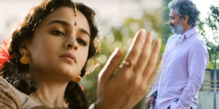 உப்பு சப்பில்லாமல் போன ஆலியா பட்.. ராஜமவுலி பட விவகாரத்தில் அந்தர்பல்டி