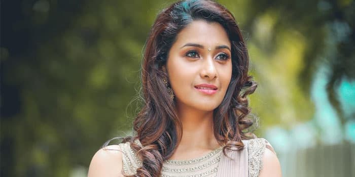 கண்ணீரில் மூழ்கும் பிரியா பவனி சங்கர்.. இனிமேல் நான் இப்படிதான்