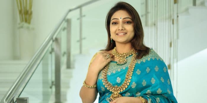 வைரலாகும் ரோஜா சீரியல் பிரியங்காவின் கோல்ட் ஷாப்பிங் வீடியோ