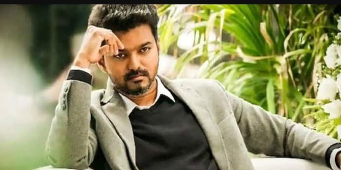 ஹேண்ட்சம் லுக்கில் இருக்கும் தளபதி விஜய்.. வெளியான ஷூட்டிங் ஸ்பாட் போட்டோ