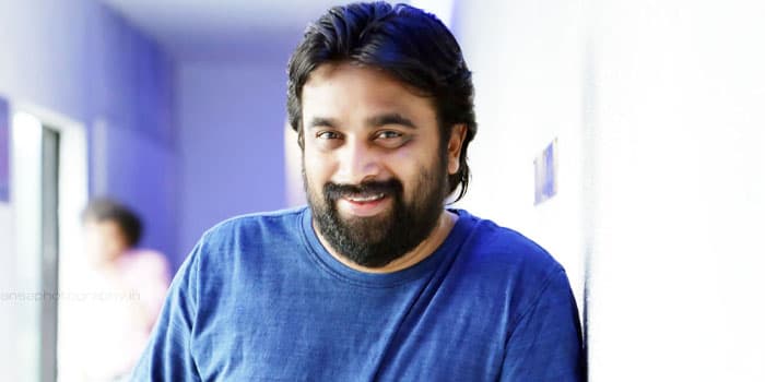 பாரதிராஜா, பாலாவை ஓரங்கட்டி களமிறங்கிய சசிகுமார்.. 12 வருடங்களுக்குப் பிறகு இயக்குனராக ரீ என்ட்ரி