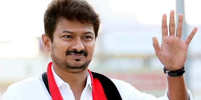 டபுள் டக்கர் பஸ்ஸில் டிரவல் செய்ய ஆசைப்படும் உதயநிதி.. ஜெயிக்குமா இந்த பேராசை
