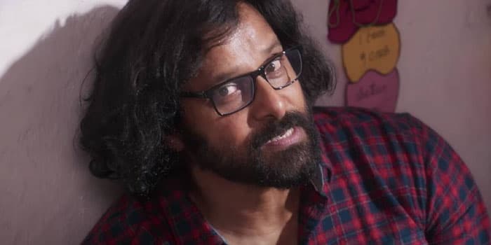 பல வருடமா கிடப்பில் போடப்பட்ட படம்.. போஸ்டர் பார்த்துப் பெருமூச்சு விட்ட விக்ரம்