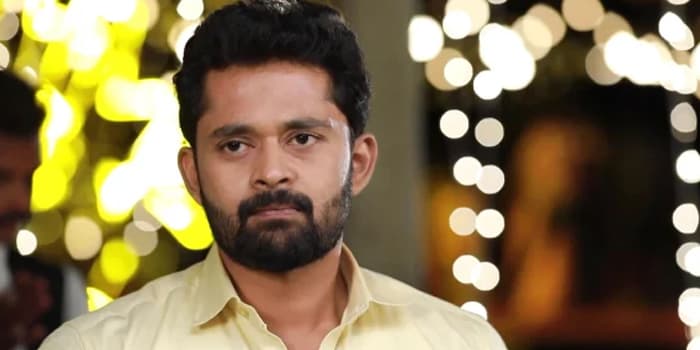 சத்தம் இல்லாமல் நிச்சயதார்த்தத்தை முடித்த டாக்டர் பாரதி.. பொண்ணு யாரு தெரியுமா?