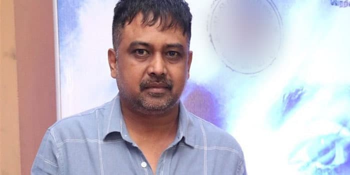 மொக்க படத்திற்கு ஓவர் சீன் போட்ட லிங்குசாமி.. இதுக்கு பருத்தி மூட்டை குடோன்லயே இருந்திருக்கலாம்