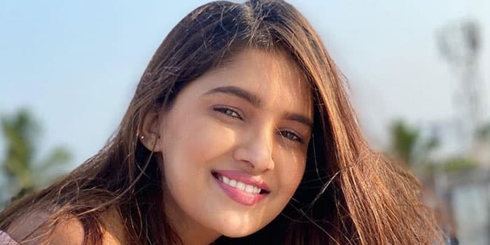 சர்ச்சை நாயகனுடன் லிவிங் ரிலேஷன்ஷிப்பில் வாணி போஜன்.. அதல பாதாளத்திற்கு சென்ற மார்க்கெட்