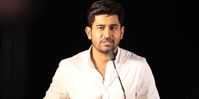 சொந்த செலவில் சூனியம் வைத்துக்கொண்ட விஜய் ஆண்டனி.. மேடையில் அசிங்கப்படுத்திய இயக்குனர்