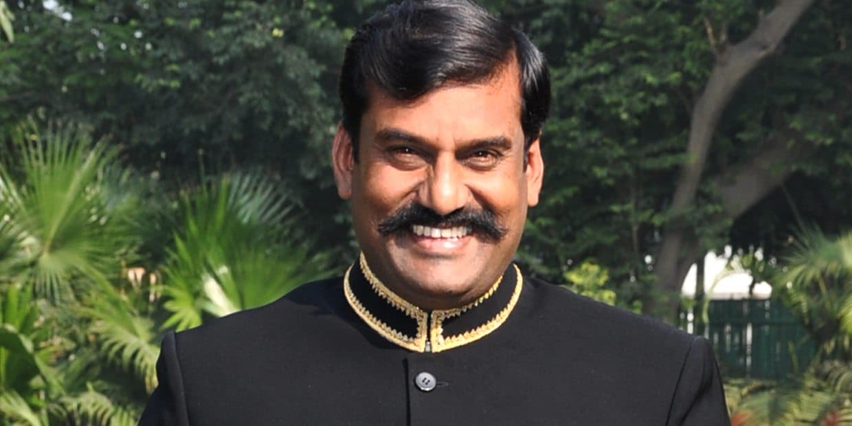 சூட்டிங் ஸ்பாட்டில் கெட்ட வார்த்தை பேசிய இயக்குனர்.. பதிலுக்கு நெப்போலியன் செய்த காரியம்