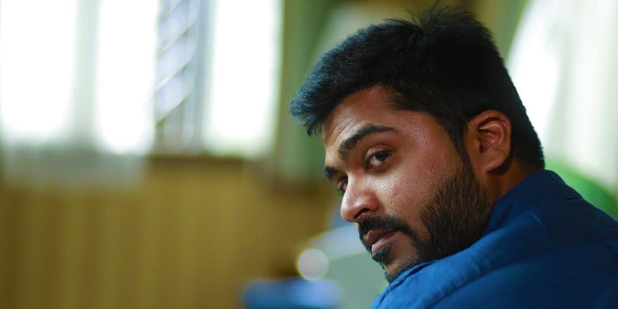 இரண்டு நாயகிகளோடு குத்தாட்டம் போட்ட 5 ஹீரோக்கள்.. அசராமல் சிம்பு அடித்த லூட்டி