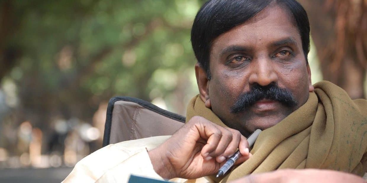 வைரமுத்துவின் வரிகளால் விதவையான பிரபல பாடகி.. இன்று வரை மனம் நொந்துபோன சம்பவம்