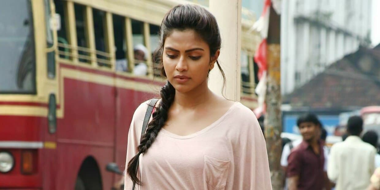 அமலாபால் அடித்த லிப் கிஸ்.. முத்தம் கொடுத்தது யாருக்கு தெரியுமா?