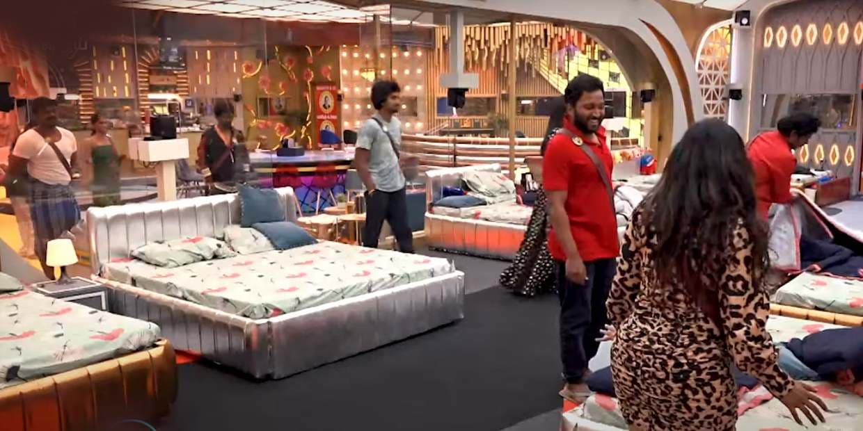 வரிசையாக பிக்பாஸில் என்ட்ரியாகும் சீசன்-7 போட்டியாளர்கள்.. பசுந்தோல் போர்த்திய நரியை இறக்கி விட்டுருக்காங்க!