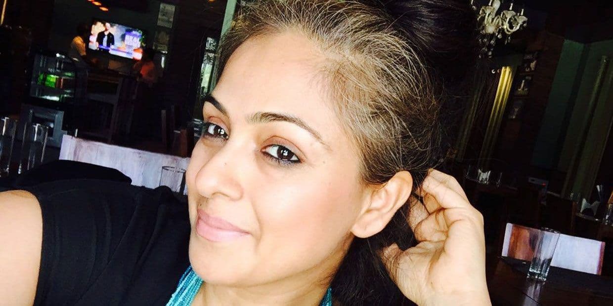 முக்கி முக்கி 50வது படத்தில் நடிக்கும் இடுப்பழகி சிம்ரன்.. இணையத்தில் வைரலாகும் போஸ்டர்