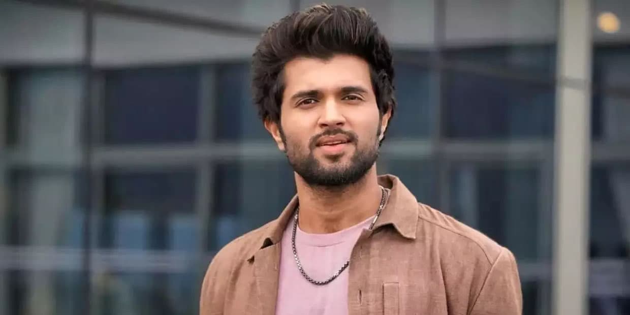 என்னதிது சினிமாவில் இருந்து ஆல்பத்துக்கு போயிட்டிங்க? கேள்வி கேட்டு கொள்ளும் ரசிகர்கள்