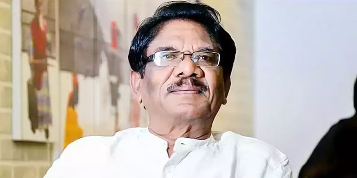 ‘R’ செண்டிமெண்ட்டில் பாரதிராஜா வளர்ந்தவிட்ட 5 நடிகைகள்.. கருப்பழகியை வெற்றி ஹீரோயினாக்கிய இமயம்