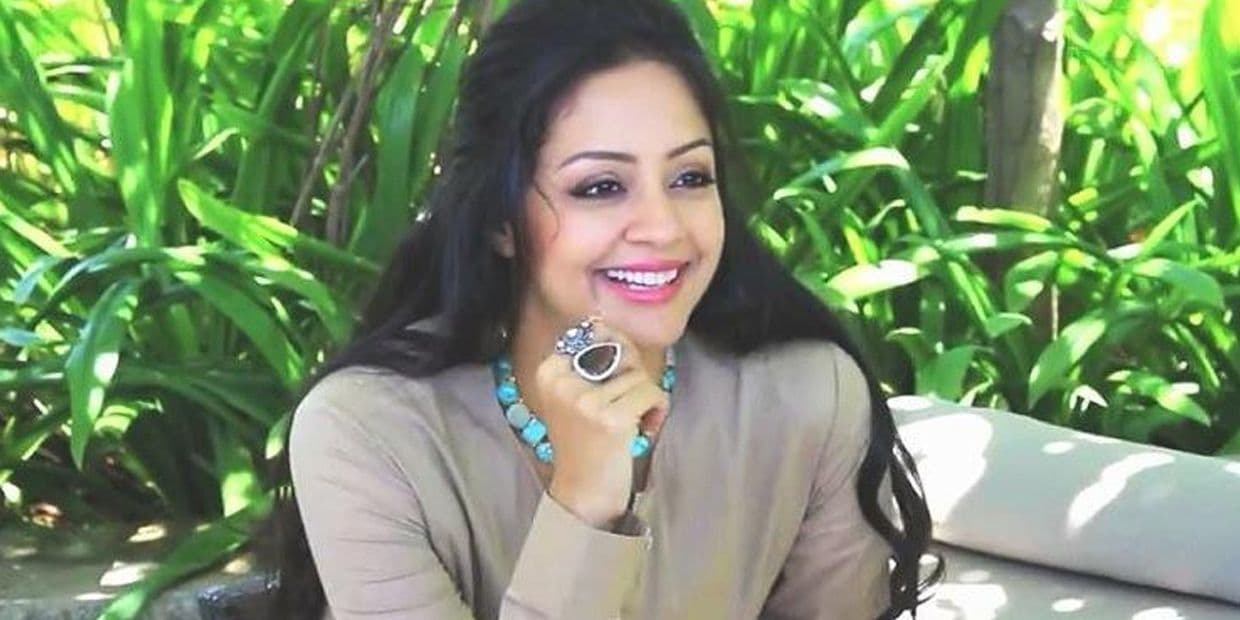 ஜோதிகாவை காதலித்து வளைத்து போட நினைத்த 4 ஹீரோக்கள்.. ஜோவை விட்டு வைக்காத அந்த வாரிசு நடிகர்