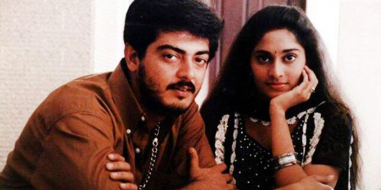 வித்தியாசமாக ஷாலினியிடம் காதலை வெளிப்படுத்திய அஜித்.. ஷூட்டிங் ஸ்பாட்டில் நடந்த ரொமான்ஸ்