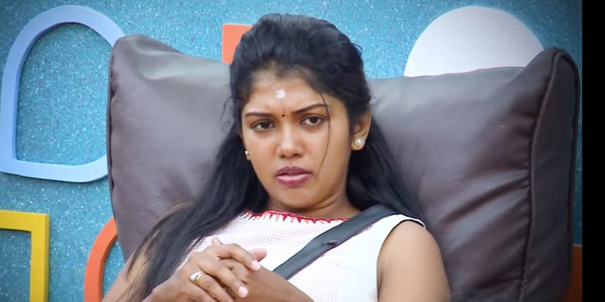 மீண்டும் டார்ச் லைட் போல பட வாய்ப்பு தேடும் ரித்விகா.. வைரலாகும் கவர்ச்சி புகைப்படங்கள்