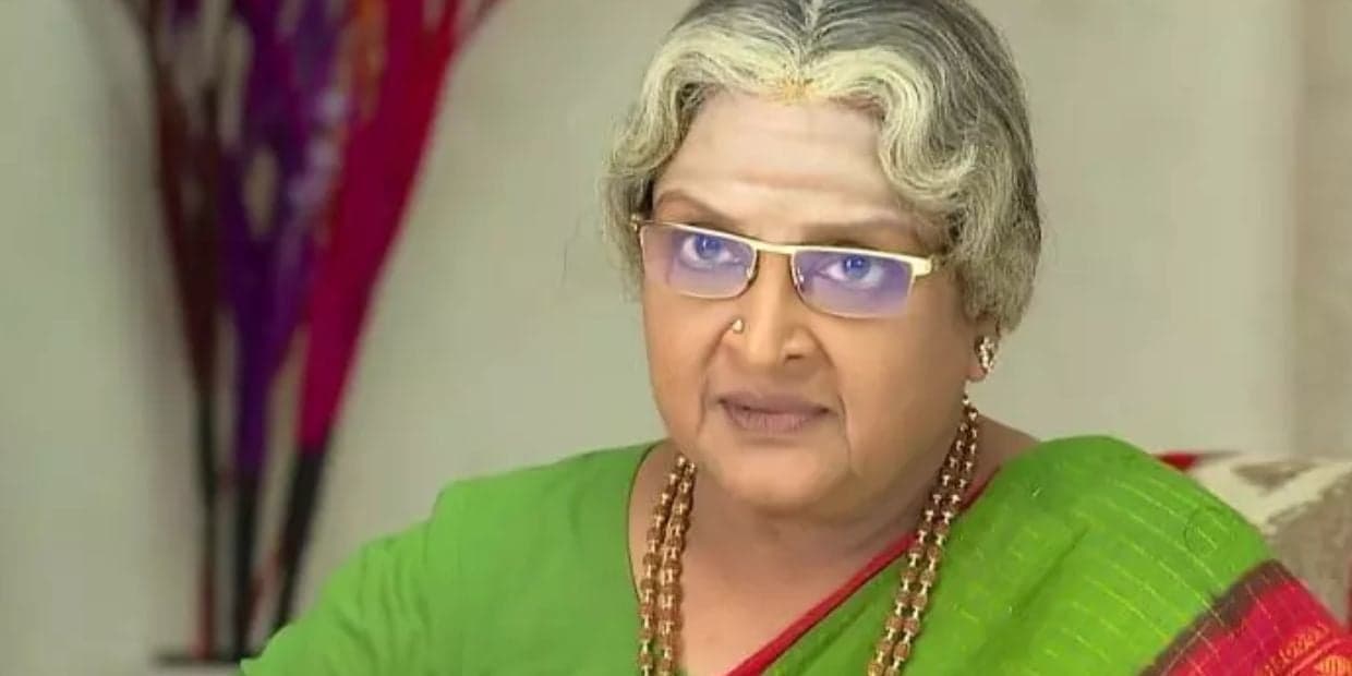 வடிவுக்கரசியால் செருப்பாலேயே அடித்து கொண்ட இயக்குனர்.. கால வாரி விட்டதால் வந்த வினை