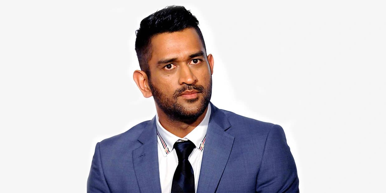 தானாகவே தலையில் மண்ணை வாரி போட்டுக் கொள்ளும் தோனி.. முதல் படத்திலேயே வந்த பேராசை