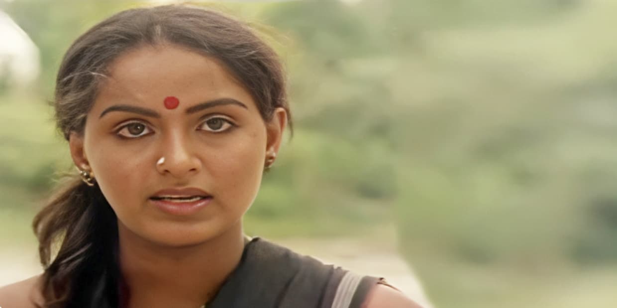 கிராமத்து பட கவர்ச்சியில் சொக்க வைத்த 5 நடிகைகள்..