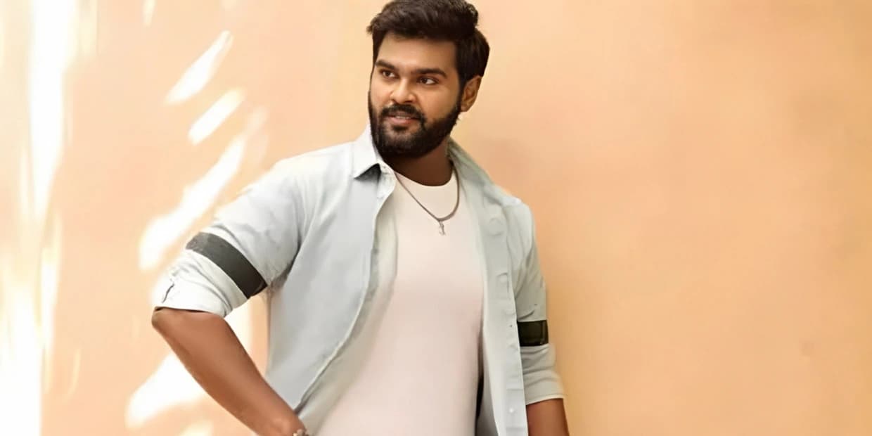 5 வருடத்திற்கு பிறகு களம் இறங்கும் கேப்டனின் வாரிசு.. ஒரே போஸ்டரில் மிரட்டி விட்ட சண்முக பாண்டியன்