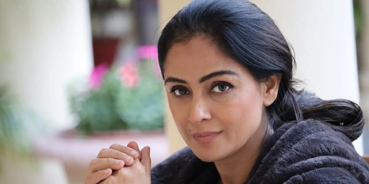 சிம்ரனுக்கு நடிப்பு வரலைன்னு செல்போனால் அடித்த இயக்குனர்.. இடுப்பழகிக்கு இந்த நிலைமையா!