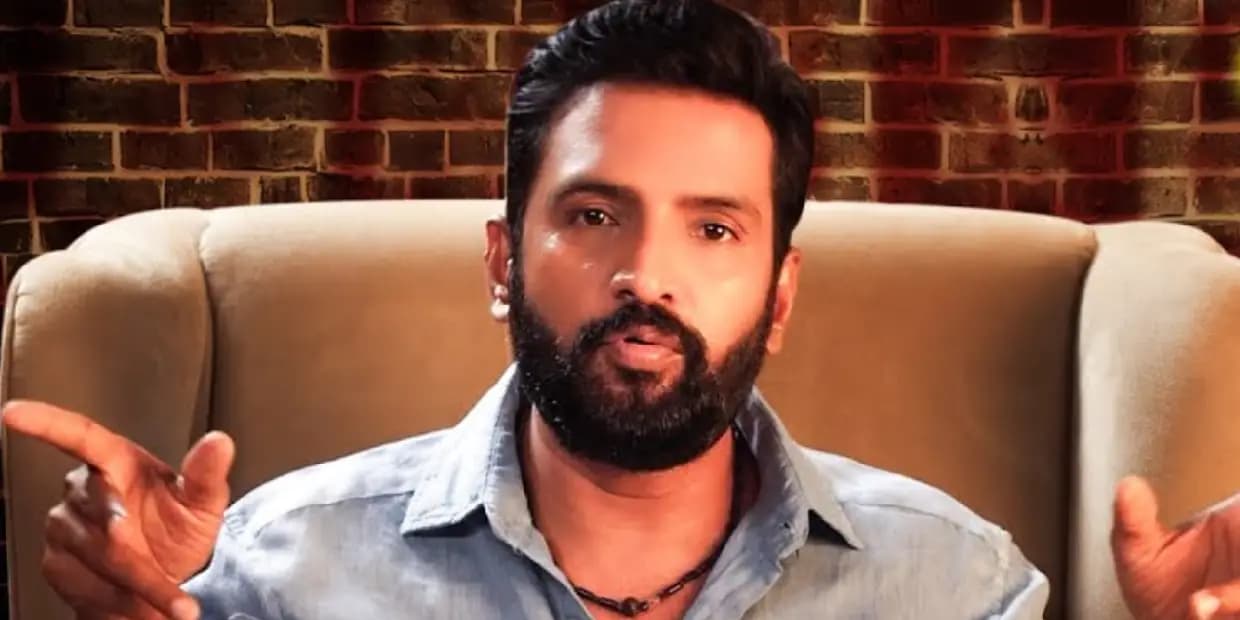 எவ்வளவு டென்ஷன் ஆனாலும் நடிகை மீது கை வைக்காத ஒரே இயக்குனர்.. சீக்ரெட்டை புட்டு புட்டு வைத்த சந்தானம்