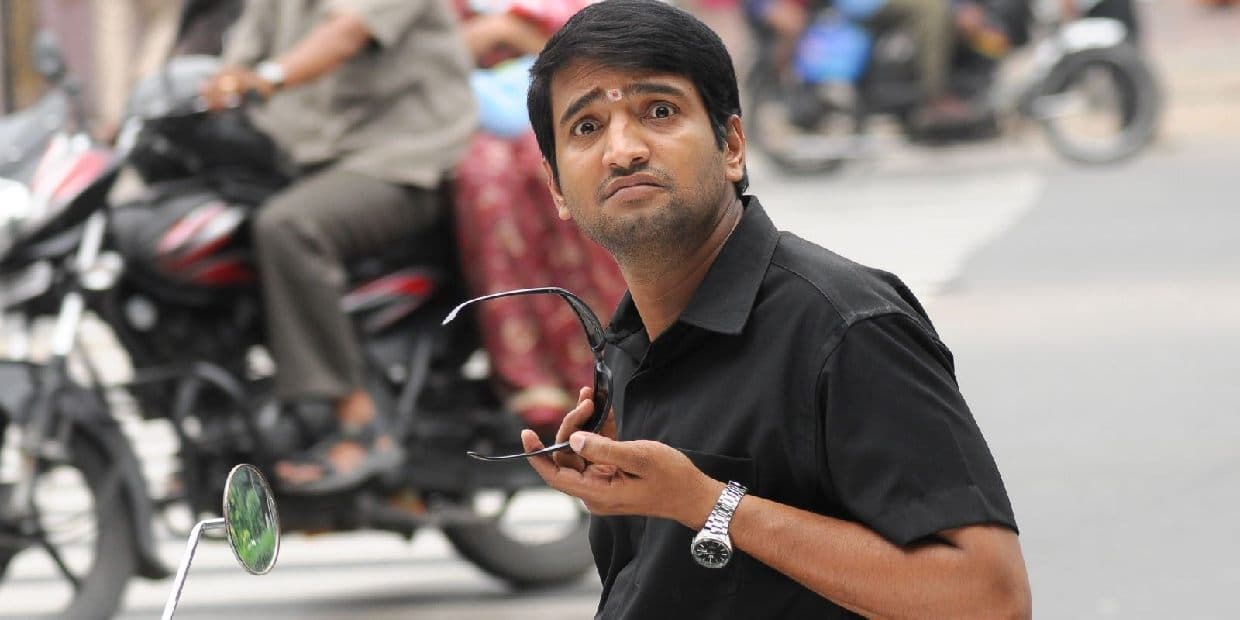 எங்கேயோ போற மாரியாத்தா என் மேல வந்து ஏராத்தா.. சிக்கலில் மாட்டி தவித்த சந்தானத்தின் படம்