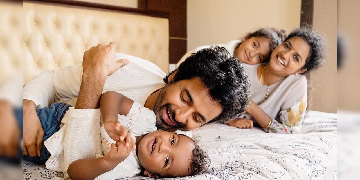 சின்ன வயசுலயே மாமா பொண்ணுக்கு ரூட் விட்ட சிவகார்த்திகேயன்.. ஆர்த்தியுடன் எடுத்துக்கொண்ட வைரல் போட்டோ