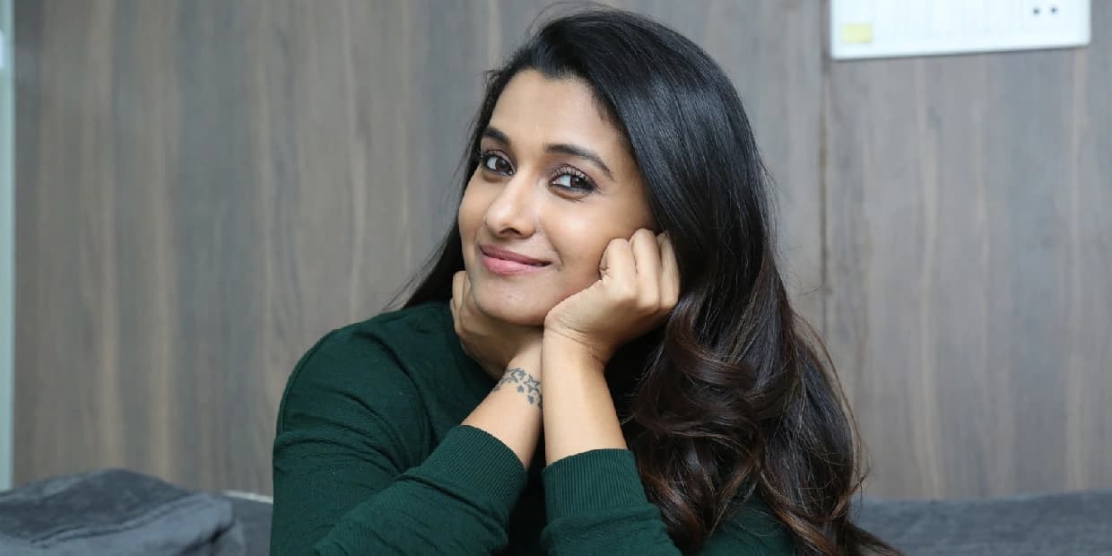 ஈசிஆரில் சொகுசு பங்களா, காஸ்ட்லி கார்.. ப்ரியா பவானி சங்கரின் பெரிய இடத்து ரகசியம்