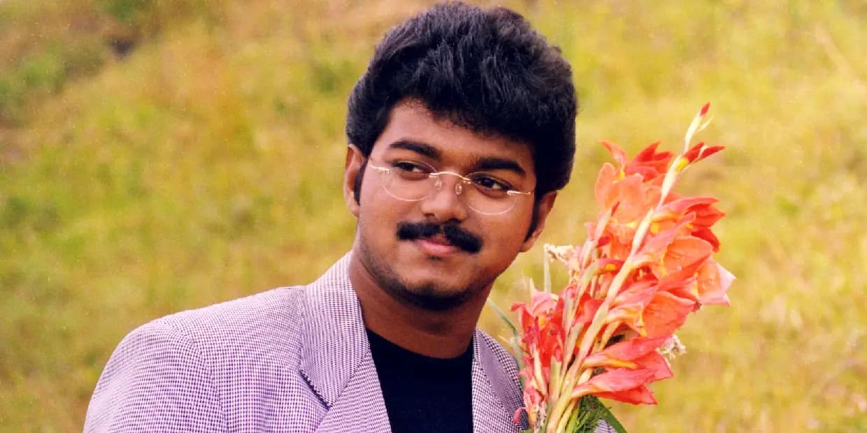 என் சேலையை இழுத்ததும் விஜய்யை அறைந்து விட்டேன்.. ஃபிளாஷ்பேக் சொன்ன பிரபல ஹீரோயின்