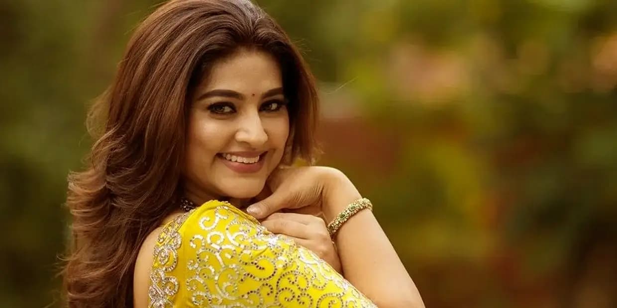 சினேகா ஆரம்பிக்கும் புது பிசினஸ்.. சம்பாதித்த மொத்தத்தையும் தரமாக முதலீடு செய்யும் சிரிப்பழகி