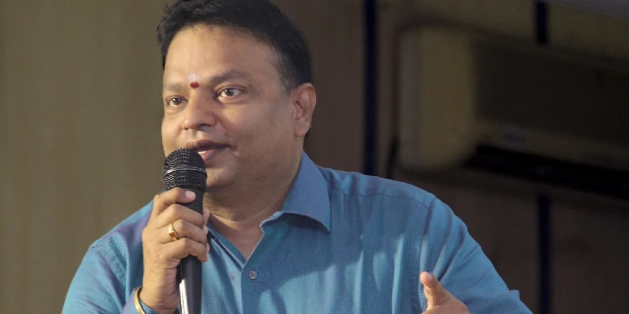 வியாபாரமாகாமல் கிடப்பில் போடப்பட்ட 4 தமிழ் படங்கள்.. சிக்கலில் மாட்டிக்கொண்ட ஐசரி கணேஷ்
