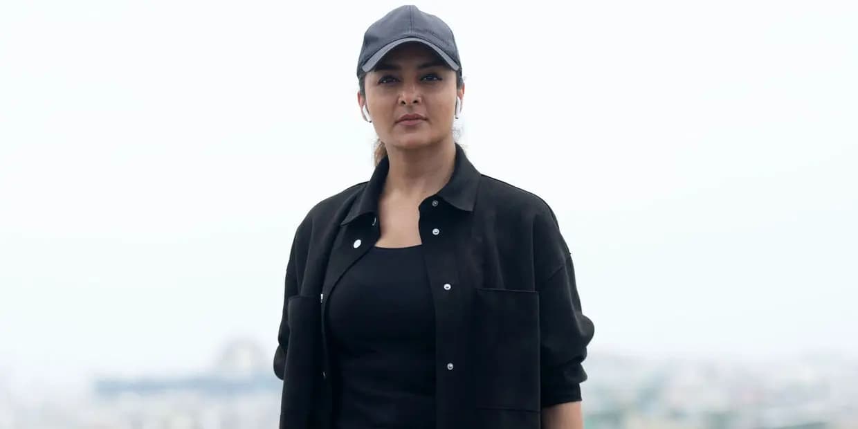 என்ன கண்மணி இதெல்லாம்.. 45 வயதில் மஞ்சு வாரியரின் கவர்ச்சி தரிசனம், வைரல் போஸ்டர்