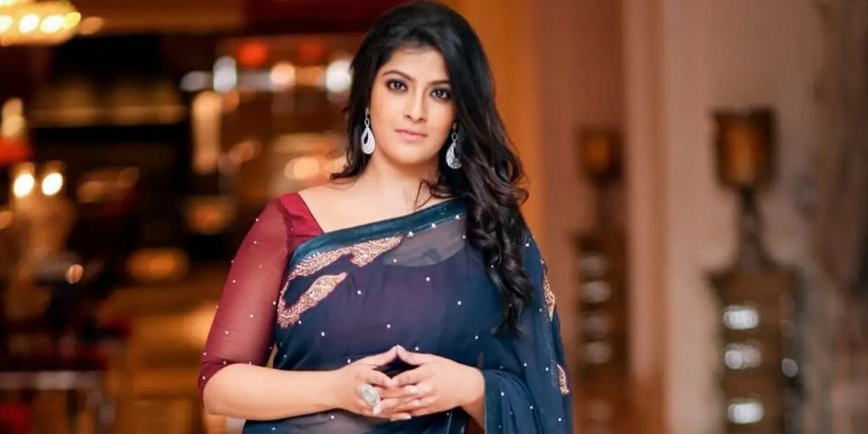 Varalakshmi: வருங்கால புருஷன் ஹல்க் மாதிரி இருந்தாலும் பொண்டாட்டிய தாங்குறாரு.! வைரலாகும் கோமளவல்லியின் புகைப்படங்கள்
