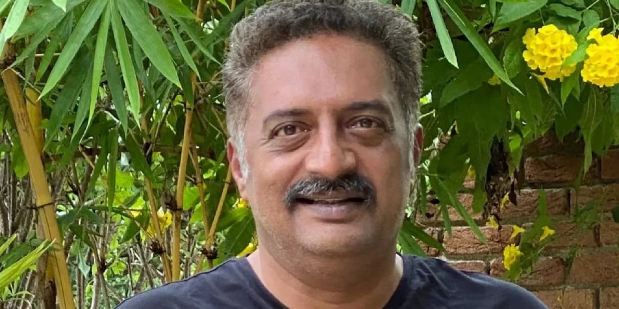 Prakash Raj : 11வது திருமண நாளில் குழந்தைகள் முன் லிப் கிஸ்.. பிரகாஷ்ராஜுக்கு எதிராக கிளம்பும் சர்ச்சை