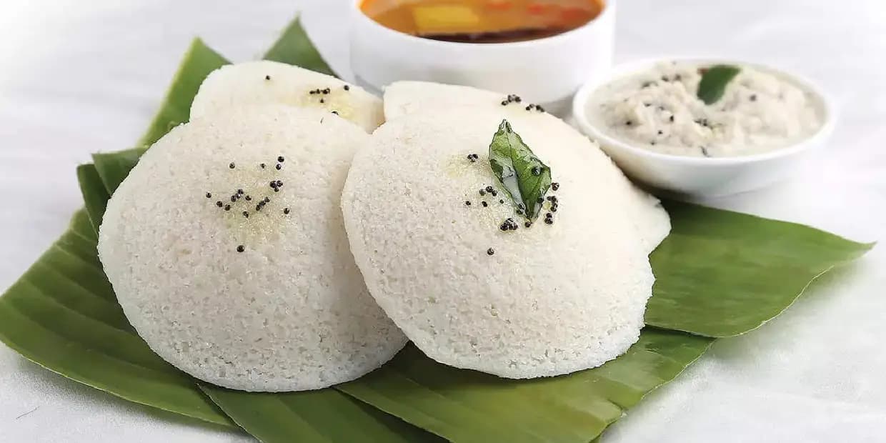 500 ரூபாய்க்கு ஒரு இட்லி, சாப்பிட்டால் சாகா வரம் தான்.. சென்னையில் வைரலாகும் புதிய வகை இட்லி