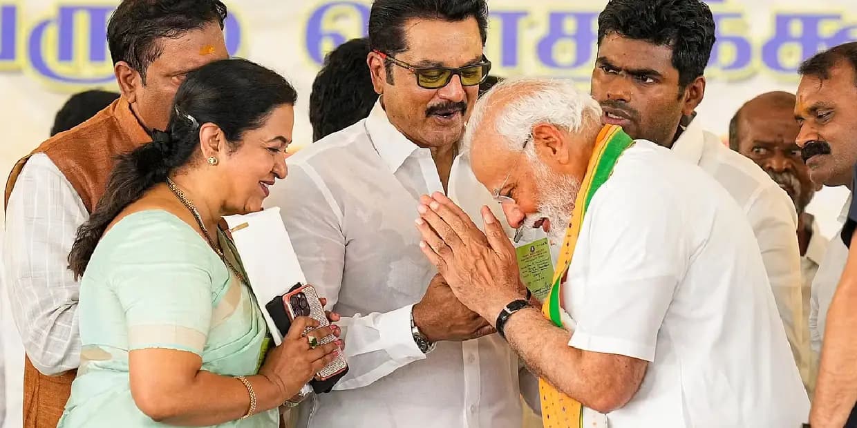 குடும்பத்தோடு மோடியை சந்தித்த சரத்குமார், வைரல் போட்டோஸ்.. மோடியின் அடுத்த பிளானை போட்டுடைத்த ராதிகா