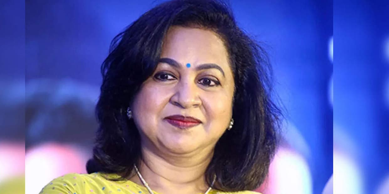 ஸ்கூல் பீஸ் கூட கட்ட கஷ்டப்படும் சூப்பர் ஹிட் இயக்குனர்.. சம்பளம் கொடுக்காமல் டபாய்க்கும் ராதிகா சித்தி