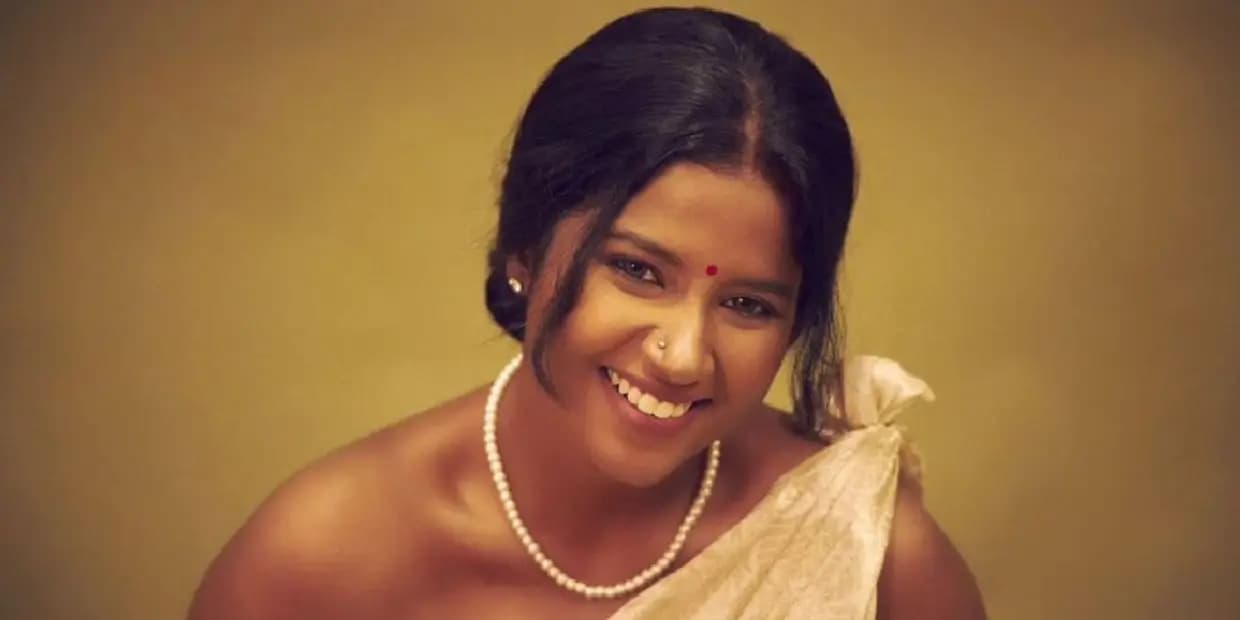 நெஞ்சின் நடுவே டாட்டூ.. அலும்பு பண்ணும் கேப்ரில்லாவின் புகைப்படங்கள்