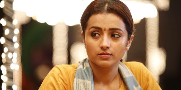 திரிஷாவை வம்புக்கு இழுத்த ப்ளூ சட்டை மாறன்.. எல்லாம் நயன்தாராவால் வந்த வினை