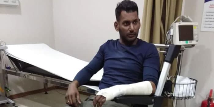 இனிமேலும் விட்டால் செத்துடுவேன்.. உஷாராக மேற்படி சிகிச்சைக்காக அங்கே கிளம்பிய விஷால்