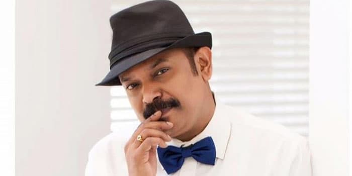இவருக்கு ஈஸியா காலேஜ் ஸ்டுடென்ட் கெட்டப் போடலாம்.. மாஸ் ஹீரோவை இயக்கும் வெங்கட் பிரபு