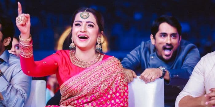 பொன்னியின் செல்வன் விழாவில் சேட்டை செய்த சித்தார்த்.. அரங்கத்தை திரும்பிப் பார்க்க வைத்த திரிஷா