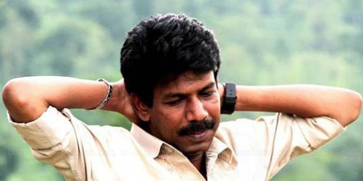 பாலாவின் காலில் விழுந்த பாலிவுட் நடிகை.. வட இந்தியாவில் நடந்த சம்பவம்